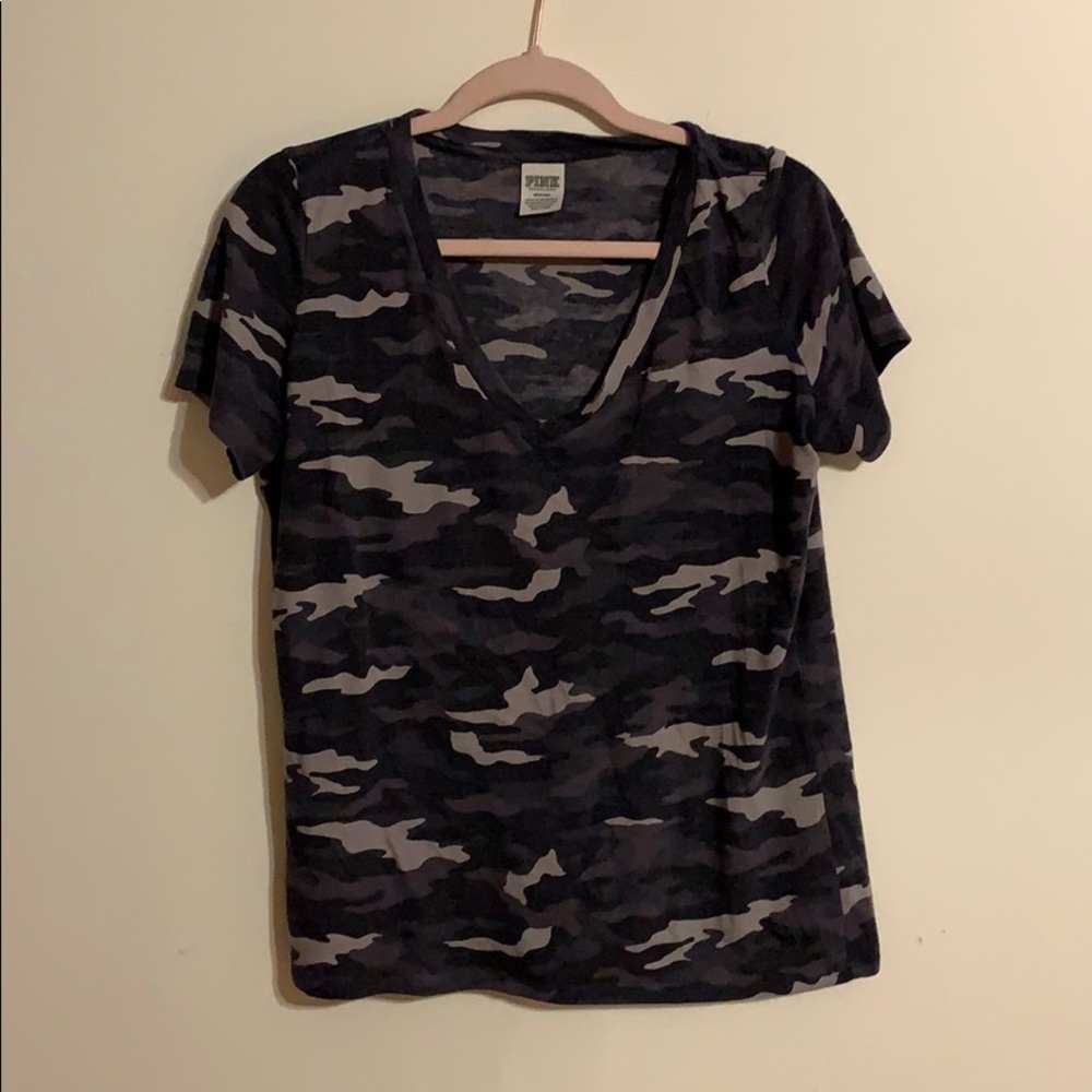 SUMMER CLEARANCE ✨✨ VS pink camo tee
